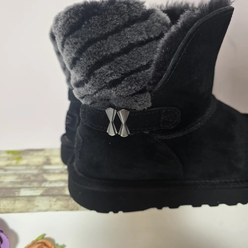 UGG Analia Black Suede Sheepskin Ankle Boots Women’s Size 7 Cozy Fur Lined
